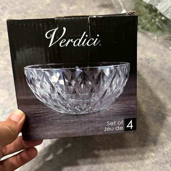 Set of 4  bowls - Picture 1 of 3